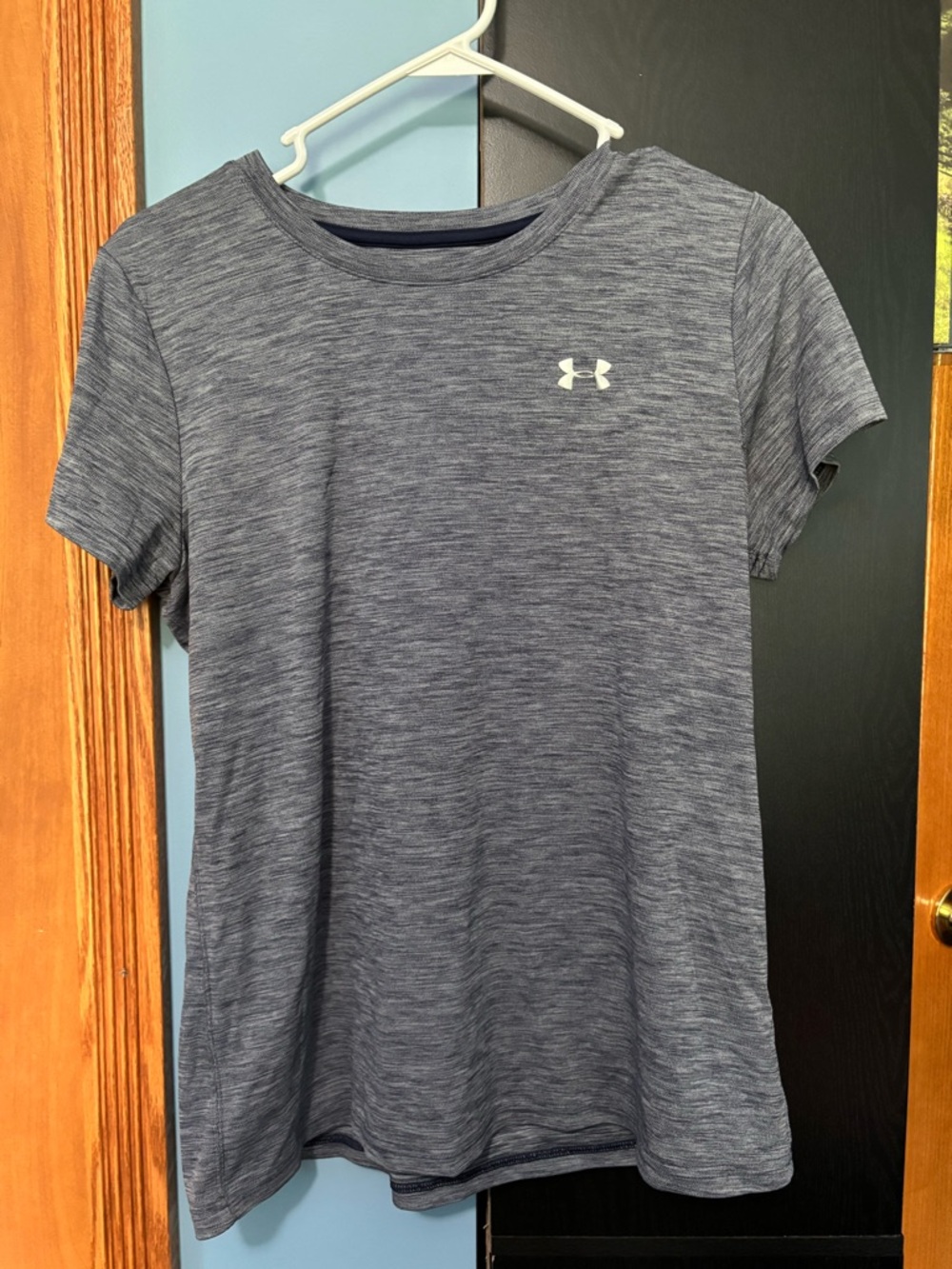 Under Armour Gray / Blue Performance Heatgear cooling T-Shirt. Size Large.